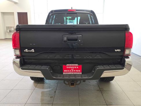 Used 2018 Toyota Tacoma SR5 AWD/4WD image 5
