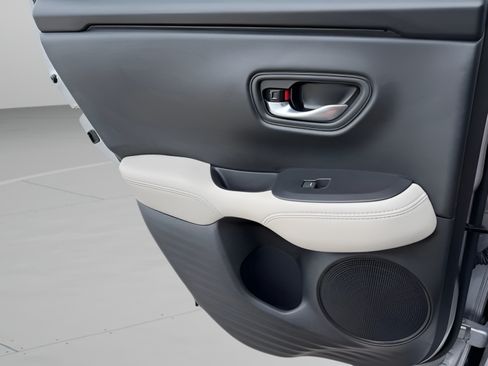 Certified 2026 Honda HR-V LX image 25