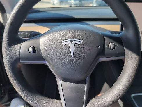 Used 2023 Tesla Model Y Long Range image 11