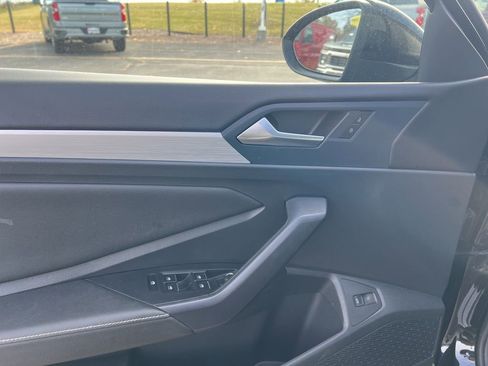 Used 2025 Volkswagen Jetta Sport image 8