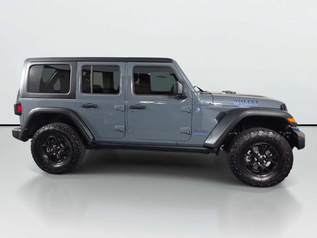 Used 2024 Jeep Wrangler Unlimited AWD/4WD image 7