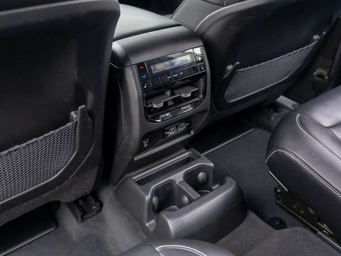 Used 2023 Jeep Grand Cherokee L Limited AWD/4WD image 18