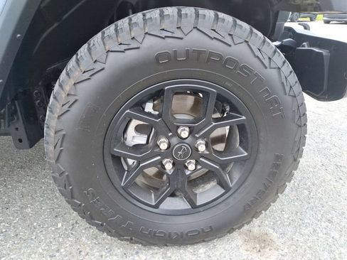 Certified 2025 Jeep Gladiator Sport AWD/4WD image 10