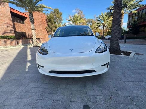 Used 2021 Tesla Model Y 2WD image 2