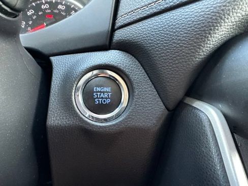 Used 2021 Toyota RAV4 XLE AWD/4WD image 11