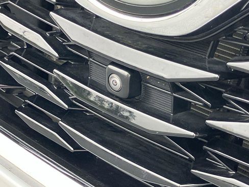 Used 2024 Toyota Highlander Platinum image 11