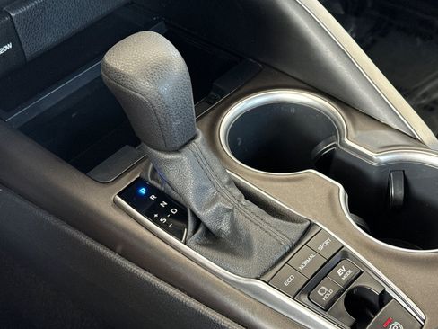 Certified 2022 Toyota Camry LE FWD image 20