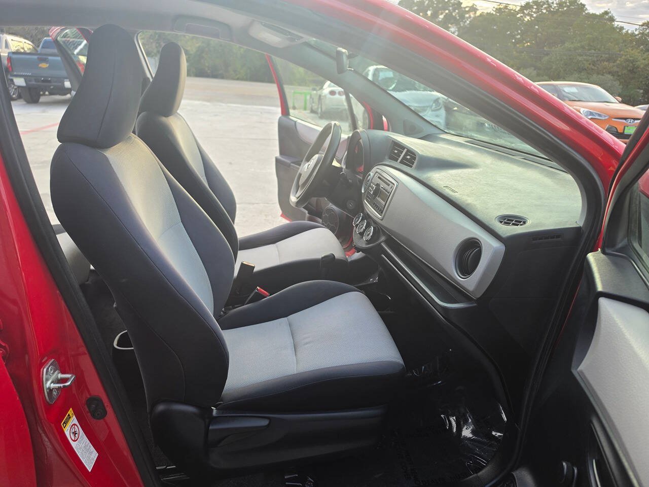 Used 2013 Toyota Yaris L FWD image 28