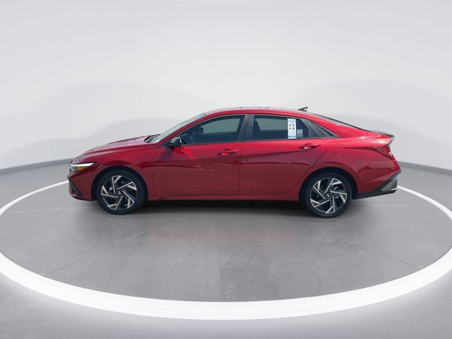 Used 2025 Hyundai Elantra SEL FWD image 5
