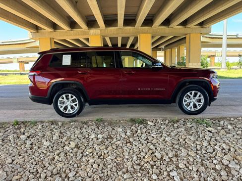 Used 2022 Jeep Grand Cherokee L Limited w/ Luxury Tech Group II AWD/4WD image 2