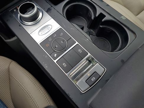 Used 2019 Land Rover Discovery SE image 27