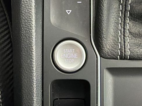 Used 2023 Volkswagen Atlas Cross Sport SE FWD image 18