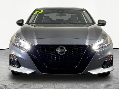 Used 2022 Nissan Altima 2.5 SR w/ Midnight Edition Package FWD image 2