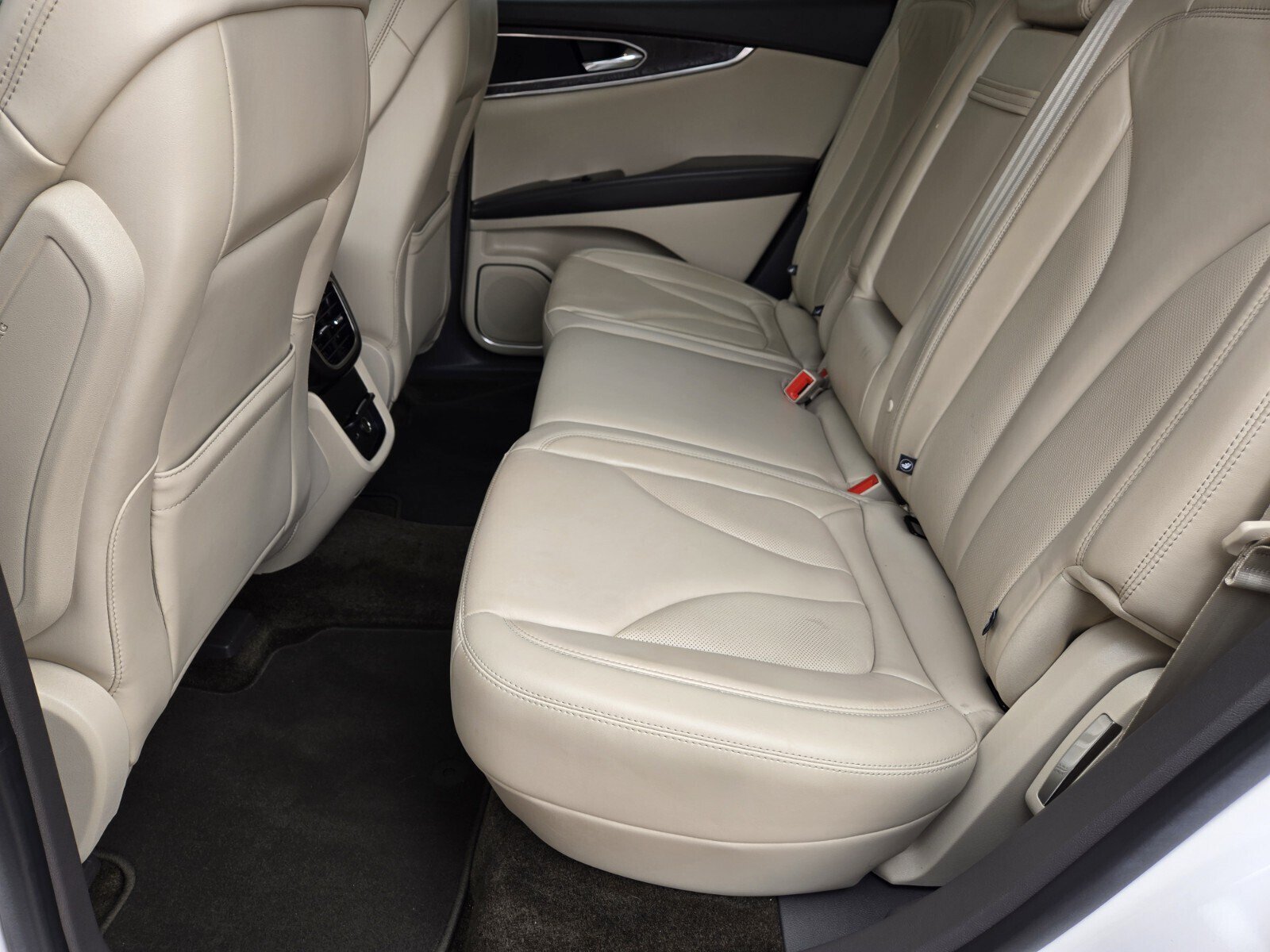 Used 2017 Lincoln MKX Select w/ Select Plus Package FWD image 9