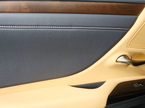 Used 2024 Lexus ES 350 w/ Premium Package image 13