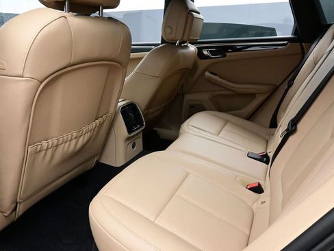 Certified 2025 Porsche Macan AWD/4WD image 15