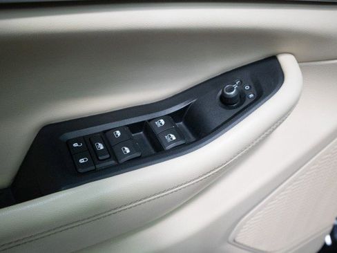 Used 2023 Jeep Grand Cherokee Limited image 22