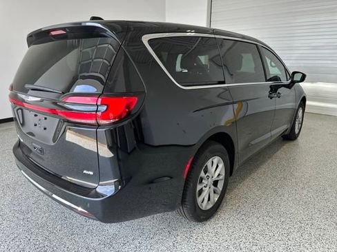 New 2025 Chrysler Pacifica Select image 27