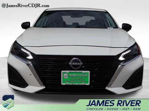 Used 2025 Nissan Altima 2.5 SV FWD image 7