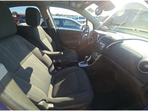 Used 2016 Chevrolet Trax LT w/ LT Sun and Sound Package image 27