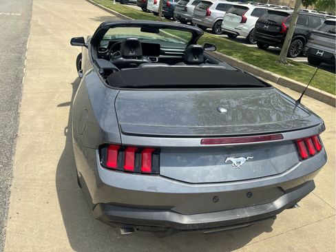 Used 2025 Ford Mustang Premium RWD image 11