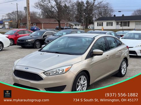Used 2018 Ford Focus SE FWD image 1