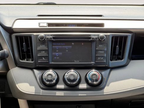 Used 2015 Toyota RAV4 LE AWD/4WD image 11