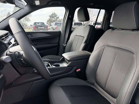 New 2025 Jeep Grand Cherokee Laredo w/ Luxury Tech Group I image 16