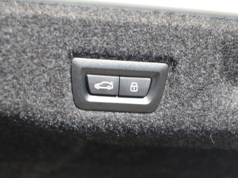 New 2026 BMW 550e xDrive image 38