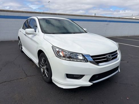 Used 2015 Honda Accord Touring image 7