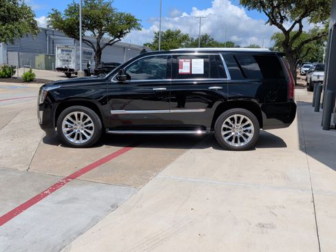 Used 2019 Cadillac Escalade Luxury RWD image 7