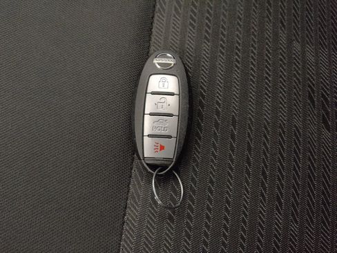Used 2021 Nissan Versa SV FWD image 32
