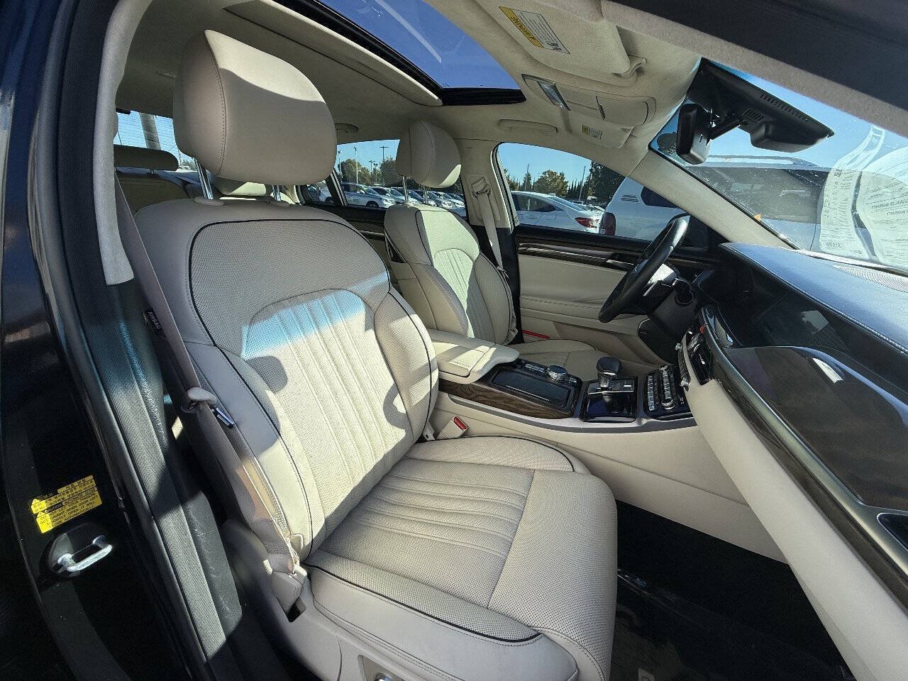 Used 2017 Genesis G90 3.3T Premium RWD image 28