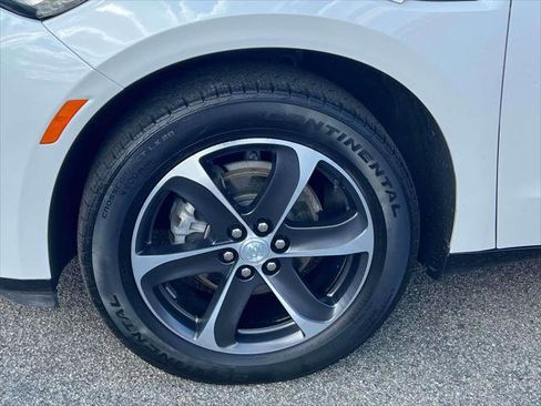 Used 2022 Buick Enclave Essence w/ Sport Touring Edition image 9