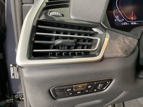 Used 2022 BMW X5 sDrive40i w/ Luxury Seating Package image 17