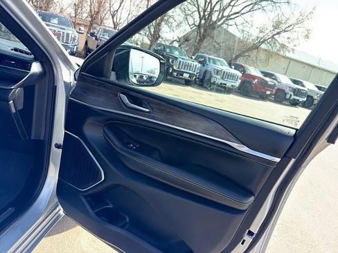 Used 2025 Jeep Grand Cherokee L Overland w/ Trailer Tow Package image 15