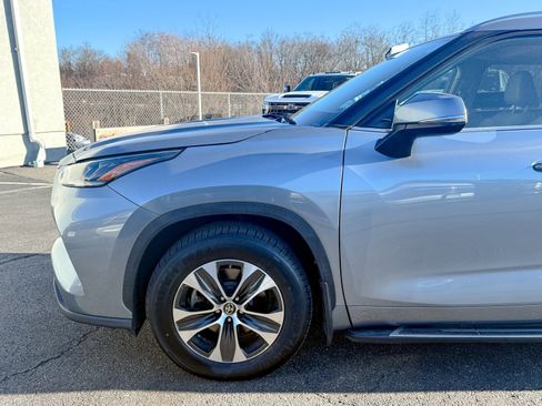 Used 2021 Toyota Highlander XLE image 9
