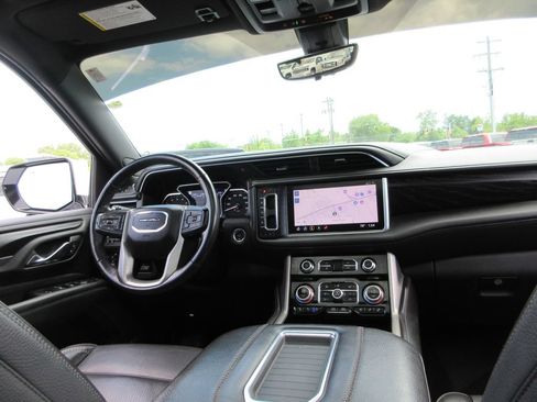 Used 2021 GMC Yukon Denali w/ Denali Ultimate Package AWD/4WD image 32