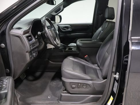 Used 2021 Chevrolet Suburban Z71 w/ Z71 Signature Package AWD/4WD image 12