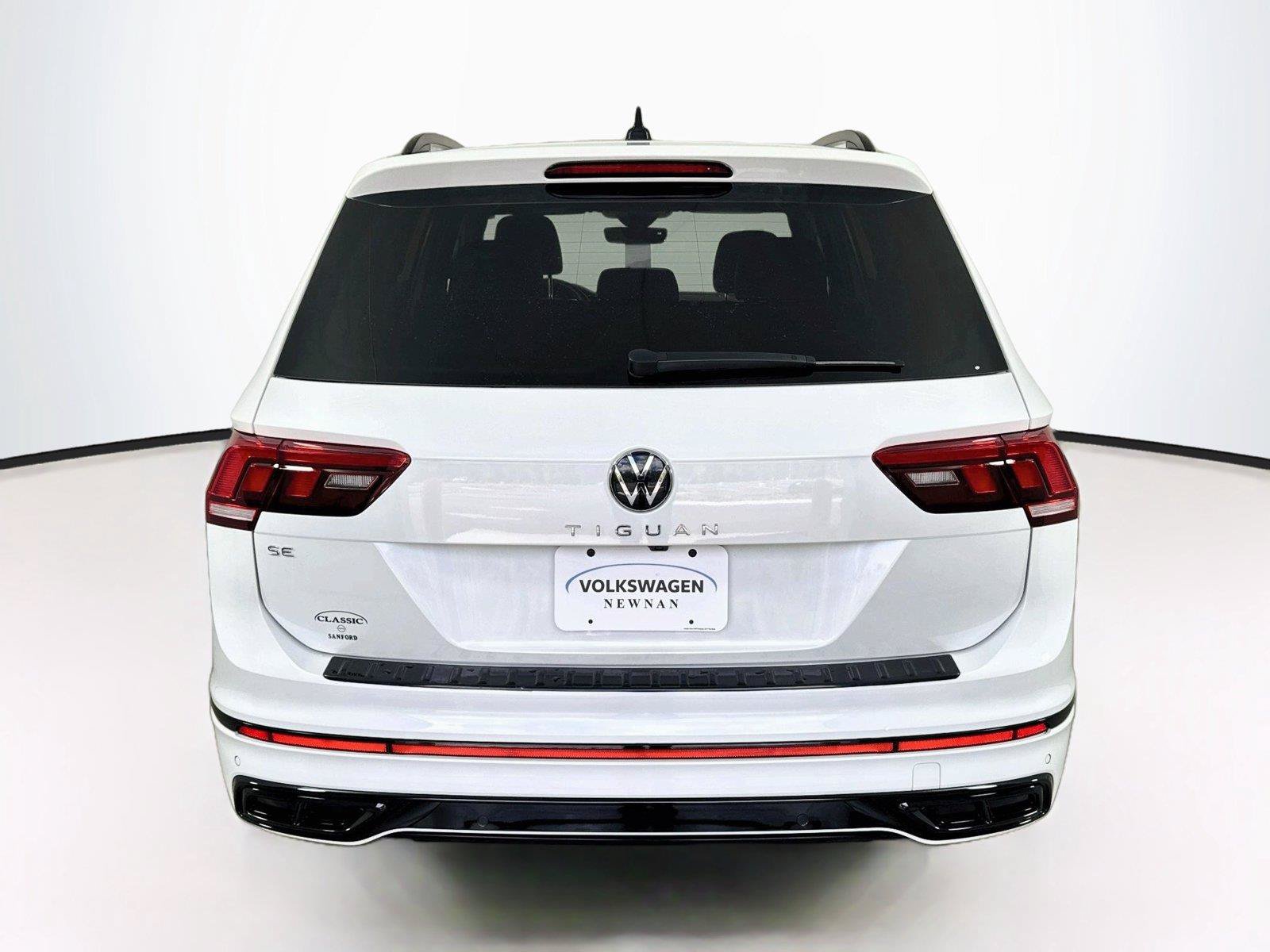 Used 2023 Volkswagen Tiguan SE R-Line FWD image 5