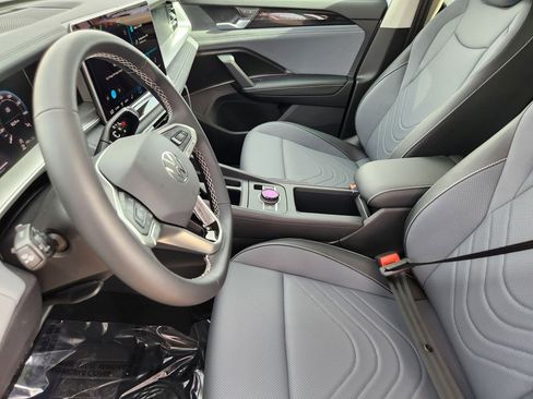 New 2026 Volkswagen Tiguan SE image 3