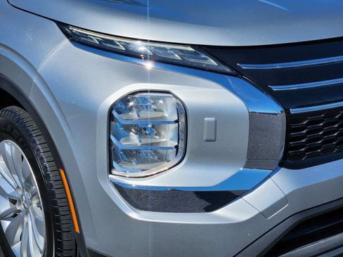 Used 2025 Mitsubishi Outlander ES AWD/4WD image 9