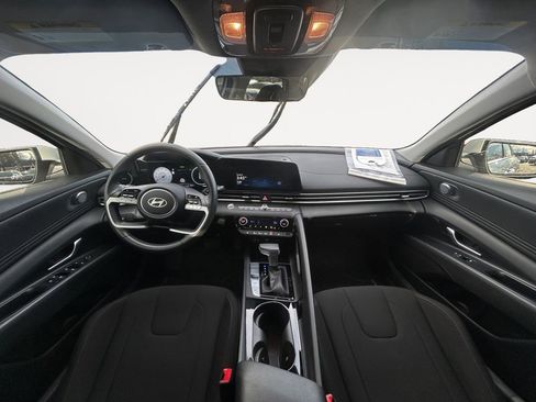 Certified 2025 Hyundai Elantra SEL w/ Cargo Package image 13