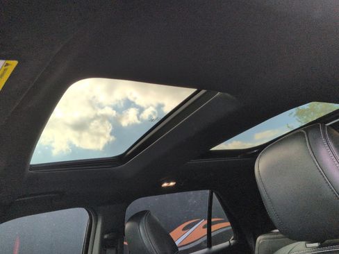 Used 2018 Ford Explorer Limited w/ Equipment Group 301A image 8