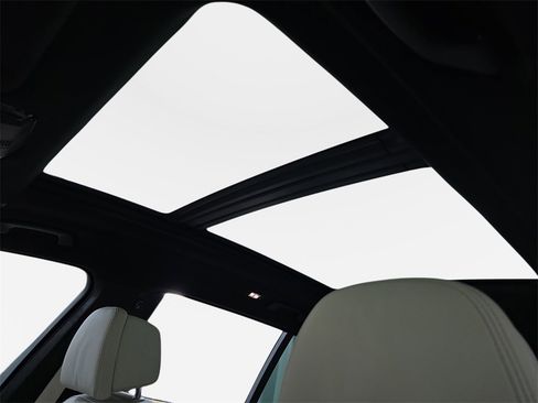 Used 2023 BMW X7 M60i w/ Executive Package image 32