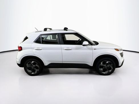 Used 2023 Hyundai Venue SEL FWD image 4