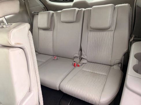 Used 2017 Toyota Highlander Plus w/ Carpet Mat Package FWD image 26