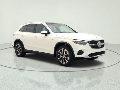Used 2025 Mercedes-Benz GLC 350e 4MATIC image 3