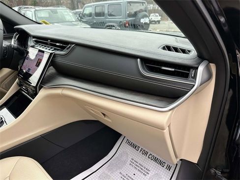 Certified 2023 Jeep Grand Cherokee L Limited w/ Luxury Tech Group II image 25