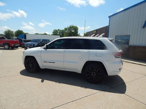 Used 2018 Jeep Grand Cherokee Altitude image 8